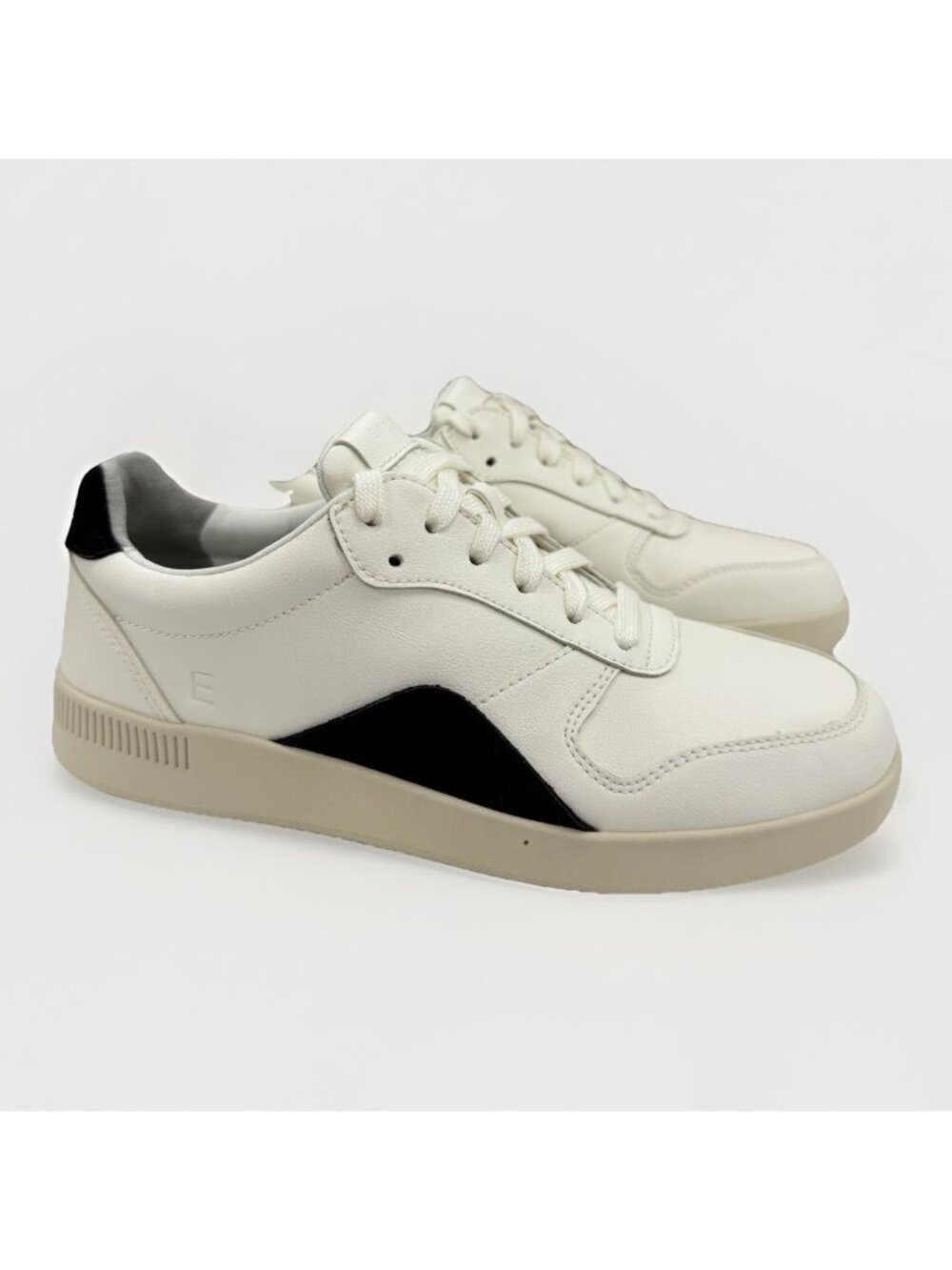 Everlane ReLeather® Court Sneaker size 5.5 Women's Lace-up Shoes White/Black